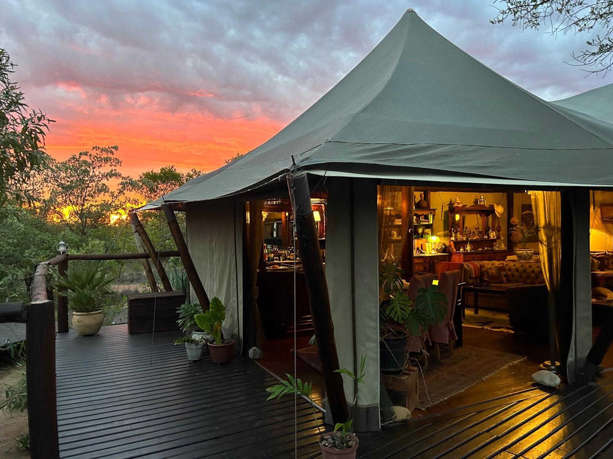 Out In Africa Wildlife Lodge Hammanskraal Ngoại thất bức ảnh