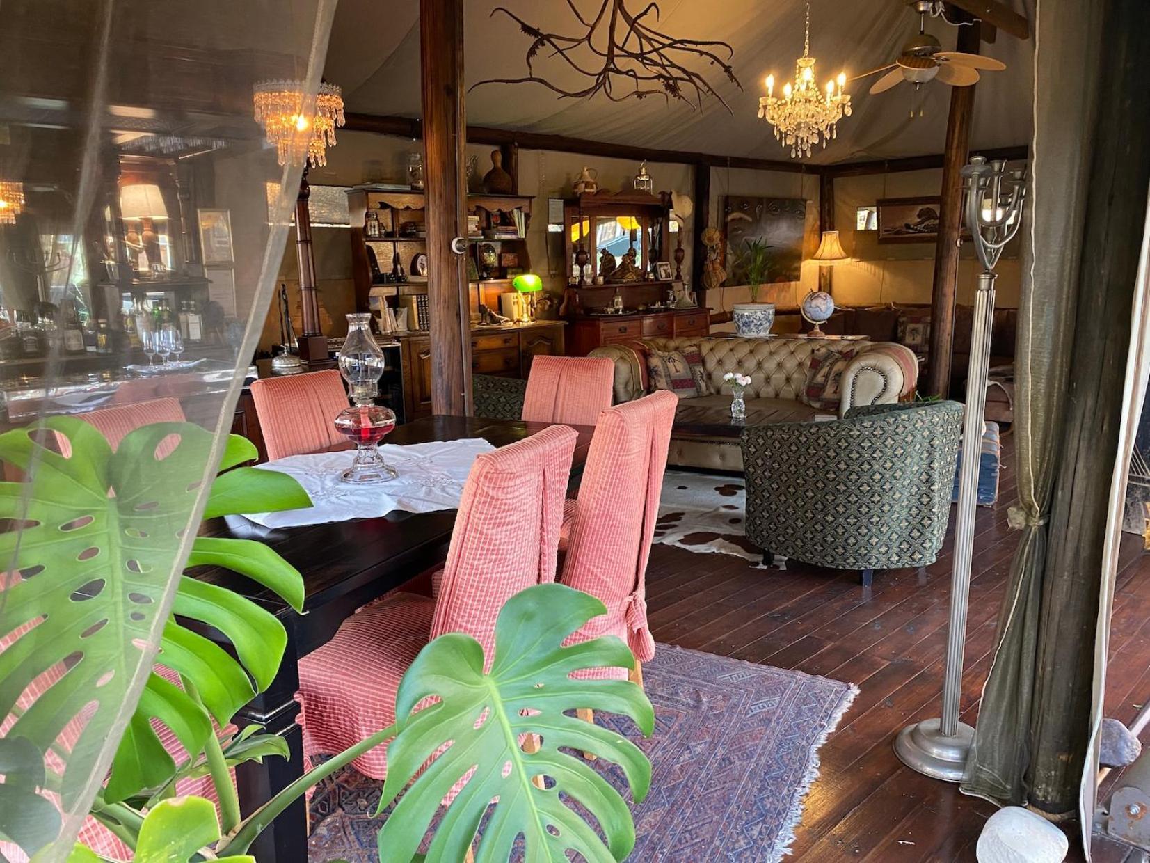 Out In Africa Wildlife Lodge Hammanskraal Ngoại thất bức ảnh