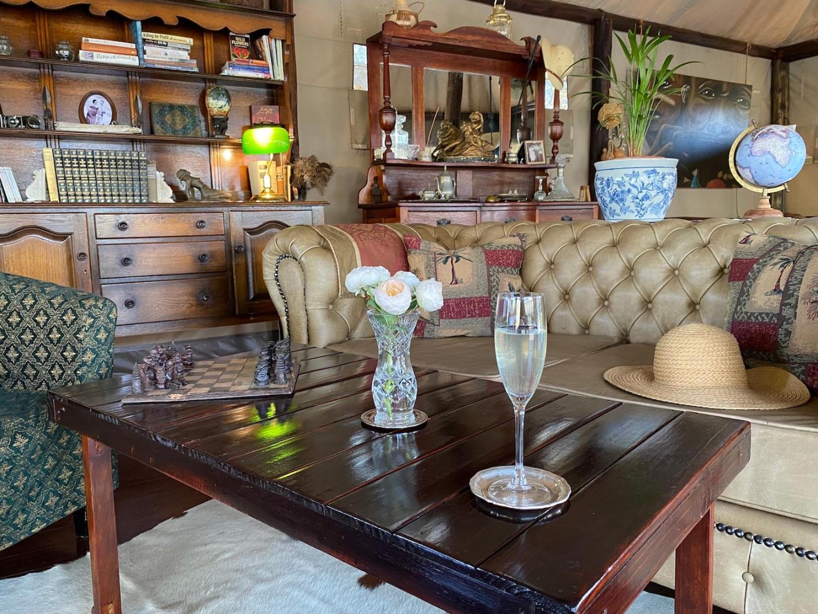 Out In Africa Wildlife Lodge Hammanskraal Ngoại thất bức ảnh