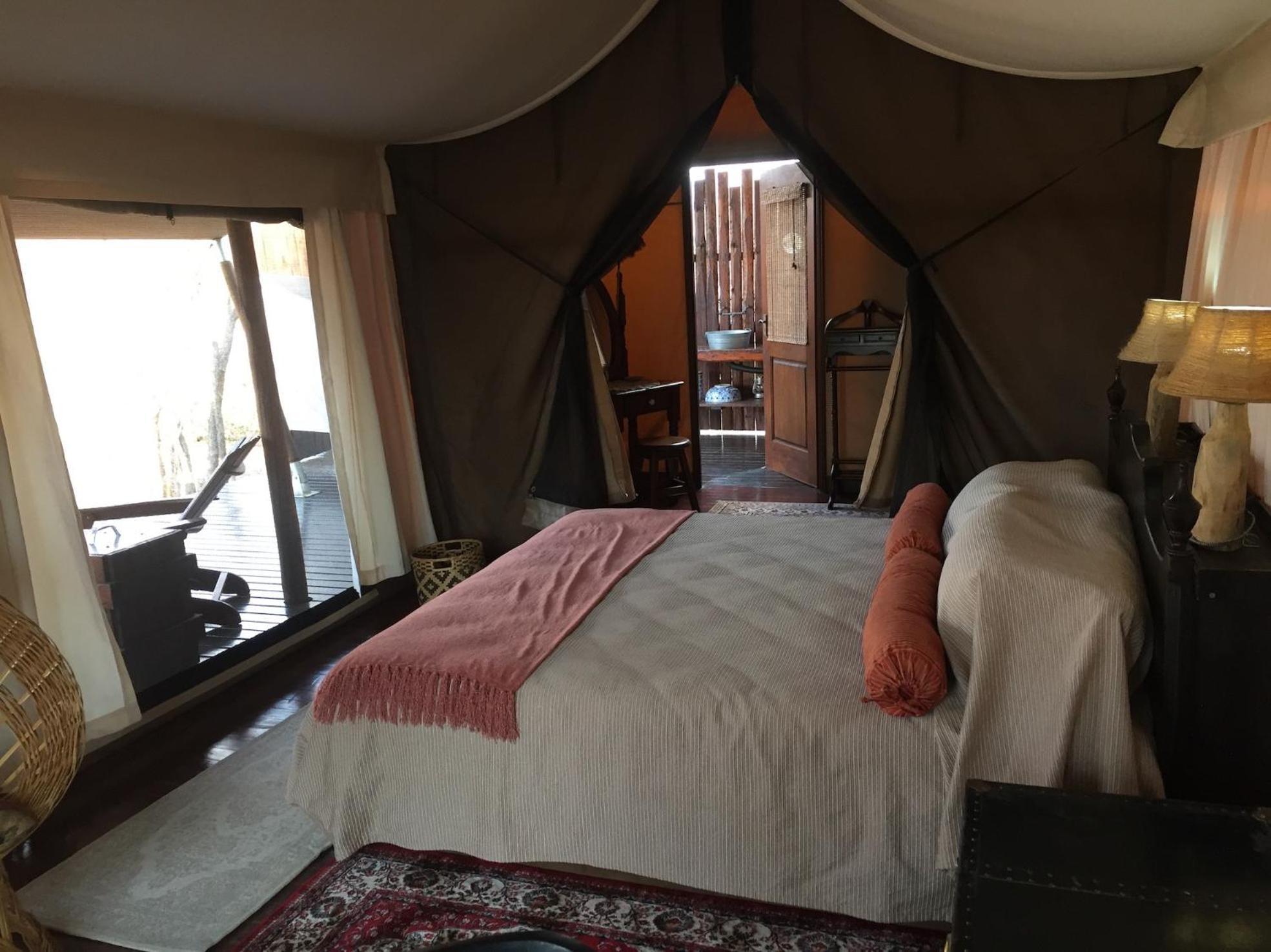 Out In Africa Wildlife Lodge Hammanskraal Ngoại thất bức ảnh